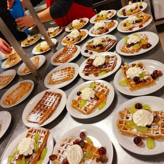 Een tafel met wafels