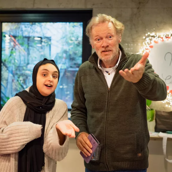 Een oude man en een meisje