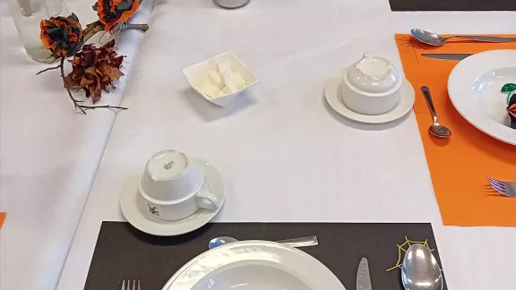 feestelijk gedekte tafel